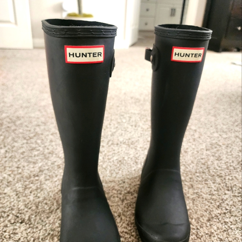 Boys Authentic black Hunter boots size 1.